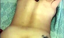 Video buatan sendiri dari seorang MILF yang horny mendapatkan pantat besarnya dientot dan diisi sperma