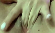 Svalnatý krasavec uspokojuje svou brunetku drsným sexem