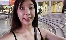 Wild anaal avontuur van Aziatische vriendinnen in Vegas