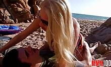 Video privat cu iubita franceză care este futută anal pe plajă de un penis mare