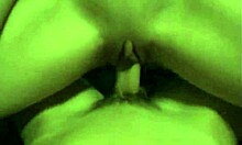 Unge veninder undertøjsklædt oral nydelse i en forbudt hjemmevideo