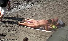 ¡Video voyeur HD con una novia nudista morena bronceada!