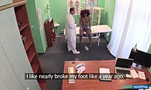 Σεξ με κάμερα κατασκόπων με τη σέξι έβενο ασθενή Jasmine Webb