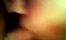 Cicciona amatoriale fa una profonda gola profonda a un cazzo caldo davanti alla telecamera