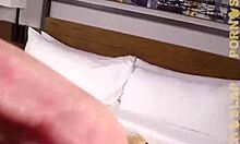 Tatuażowa MILF Sarah Jessie dostaje ciepłą dawkę spermy na swoje duże cycki