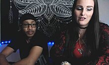 Stara šola camgirls vlog: Cuckolding in amaterski porno z bujno tetovirano ljubico Alace Amory