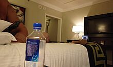 Madelyn Monroe si impegna in attività sessuali con un individuo sconosciuto mentre è in vacanza a Las Vegas. Non perdere questo video piccante!