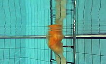 नास्त्या स्विमिंग पूल में अपने आकर्षक नग्न फिगर को नंगा करती है और दिखाती है।