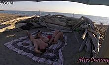 Mostohaapa elhoz egy nyilvános meztelen strandra és megsimogat mások előtt - 1. rész
