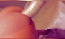 Domácí video lesbického sexu s erotickou hračkou
