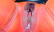Канадска тинејџерка са великом вагином ужива са великим дилдоом