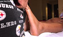 Amatør sort pige Nina Rivera knepper med sine slanke ben og store naturlige bryster