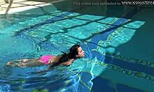 فيديو منزلي لجيسيكا لينكولن يضم فتاة ساخنة تتعرض للتدخل المزدوج في المسبح