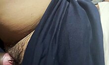 Το σφιχτό μουνί της Ταϊλανδέζας κοπέλας τεντώνεται σε σπιτικό βίντεο